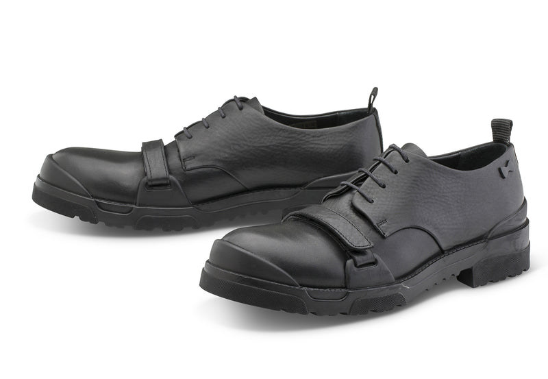 569 - Black
